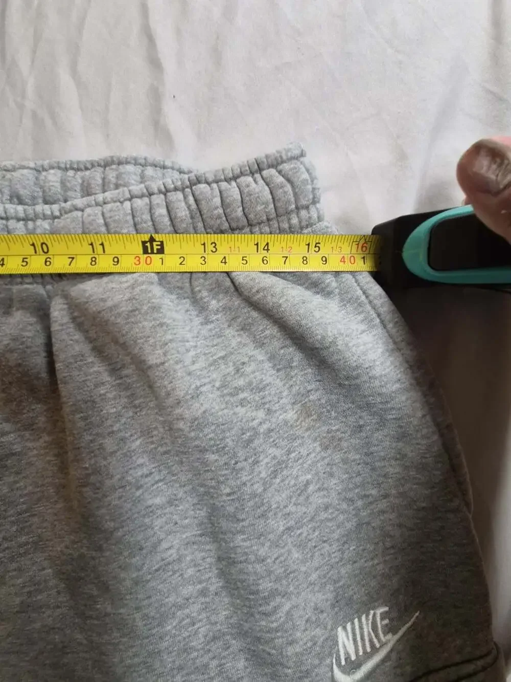 Nike Sportswear Club Fleece Cargo Jogger Sweatpants in Dark Grey Heather